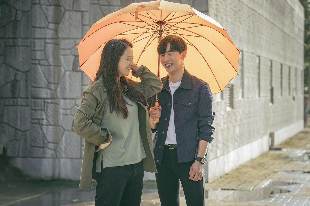 Hậu trường 'Lovely Horribly': Dù phim kinh dị nhưng 'mợ ngố' Song Ji Hyo, Park Shi Hoo không thể nhịn cười Ảnh 5