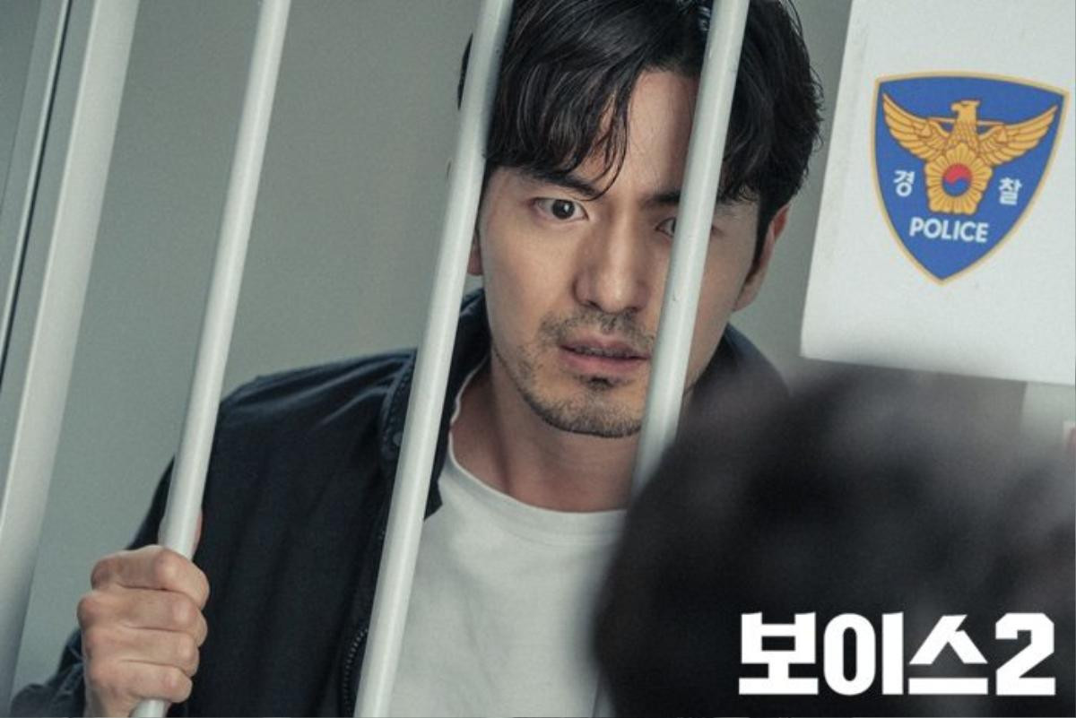 Ngộp thở 'cao thủ tình trường' Lee Jin Wook trong 'Voice 2' - Đã hiểu tại sao 'chị đại' Gong Hyo Jin, Choi Ji Woo bị đổ gục Ảnh 18