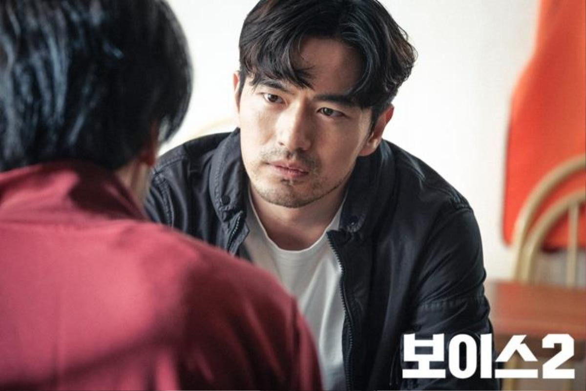 Ngộp thở 'cao thủ tình trường' Lee Jin Wook trong 'Voice 2' - Đã hiểu tại sao 'chị đại' Gong Hyo Jin, Choi Ji Woo bị đổ gục Ảnh 19