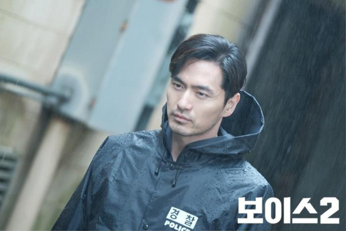 Ngộp thở 'cao thủ tình trường' Lee Jin Wook trong 'Voice 2' - Đã hiểu tại sao 'chị đại' Gong Hyo Jin, Choi Ji Woo bị đổ gục Ảnh 13