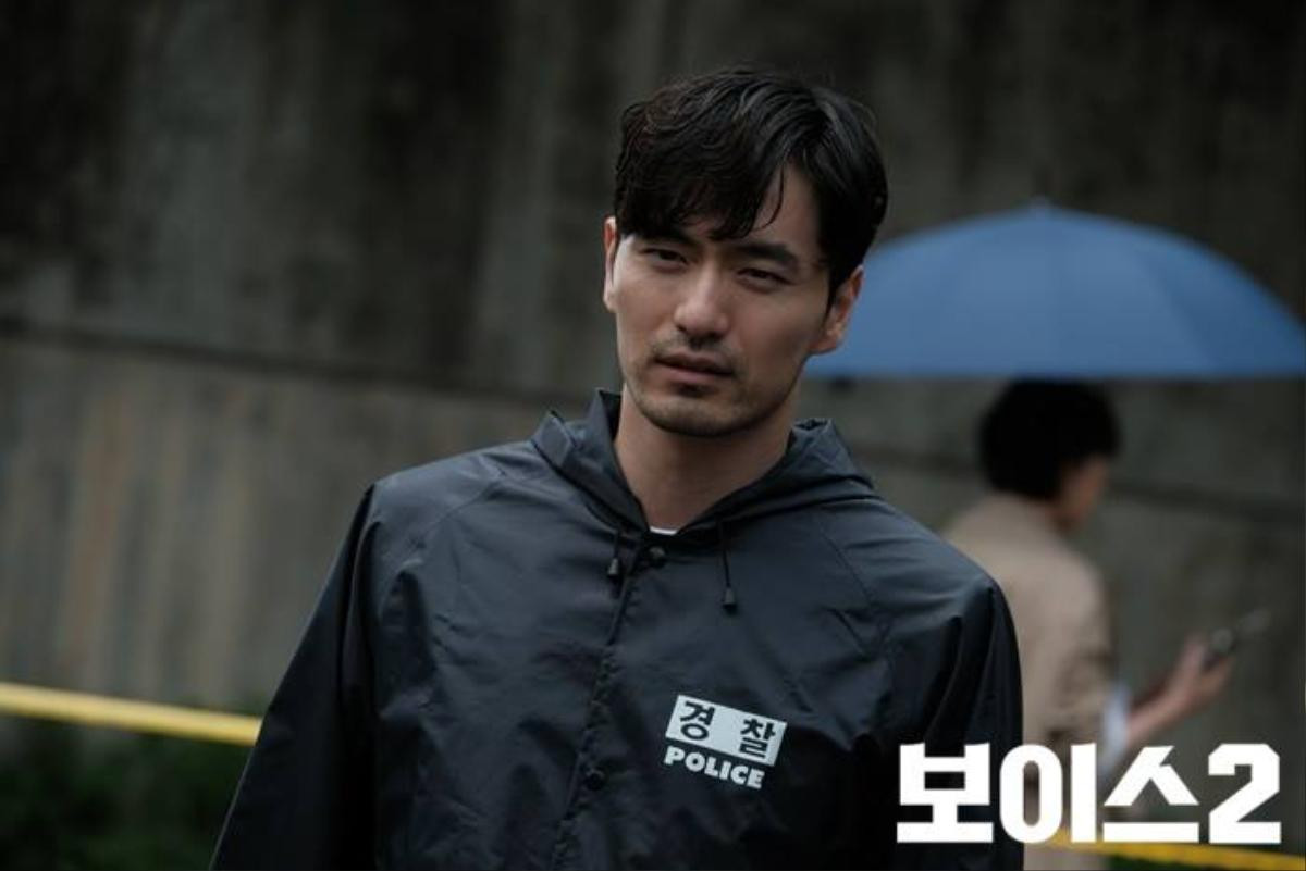 Ngộp thở 'cao thủ tình trường' Lee Jin Wook trong 'Voice 2' - Đã hiểu tại sao 'chị đại' Gong Hyo Jin, Choi Ji Woo bị đổ gục Ảnh 14