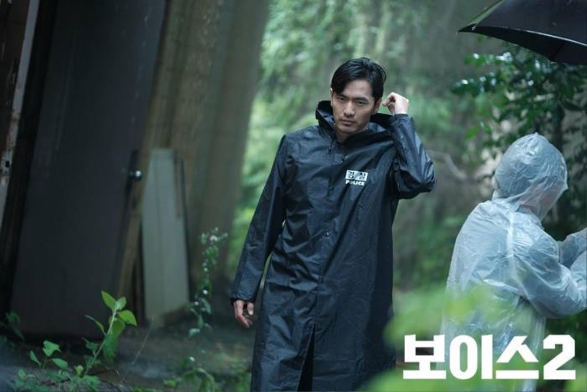 Ngộp thở 'cao thủ tình trường' Lee Jin Wook trong 'Voice 2' - Đã hiểu tại sao 'chị đại' Gong Hyo Jin, Choi Ji Woo bị đổ gục Ảnh 15