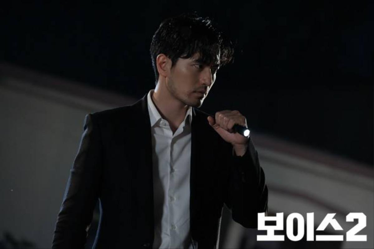 Ngộp thở 'cao thủ tình trường' Lee Jin Wook trong 'Voice 2' - Đã hiểu tại sao 'chị đại' Gong Hyo Jin, Choi Ji Woo bị đổ gục Ảnh 16