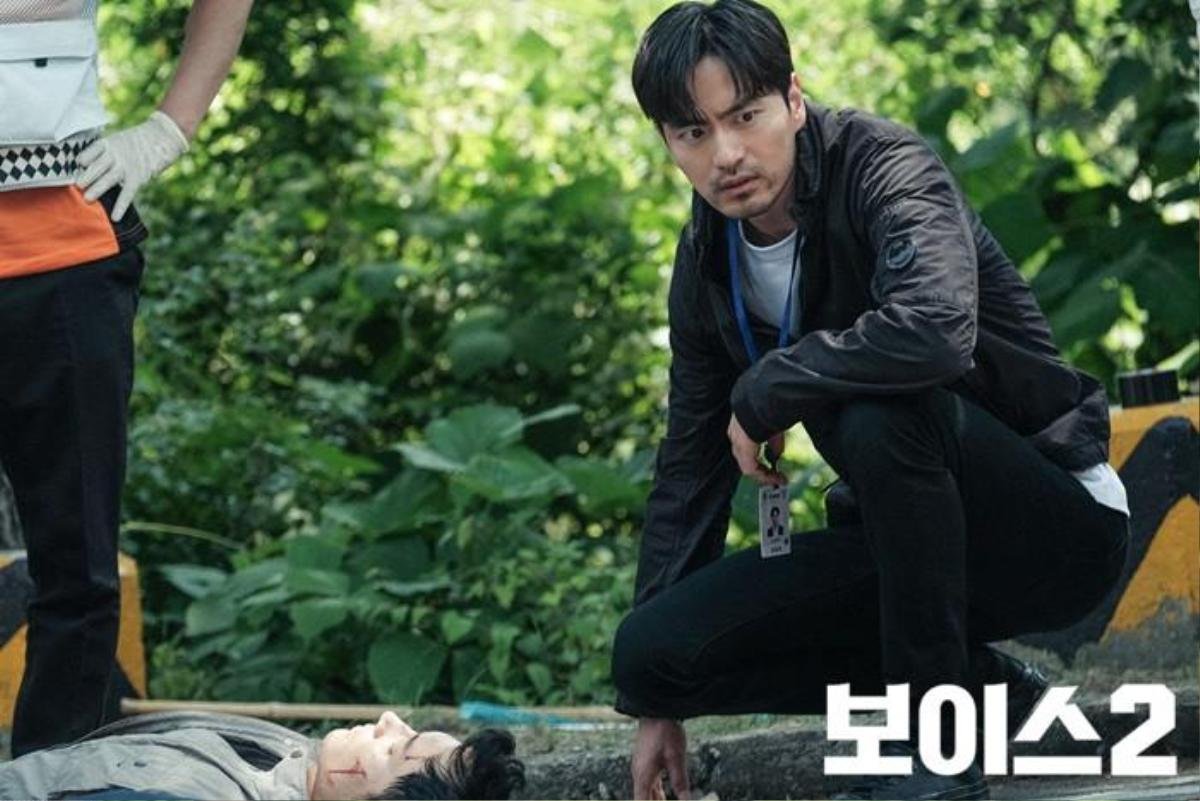 Ngộp thở 'cao thủ tình trường' Lee Jin Wook trong 'Voice 2' - Đã hiểu tại sao 'chị đại' Gong Hyo Jin, Choi Ji Woo bị đổ gục Ảnh 3