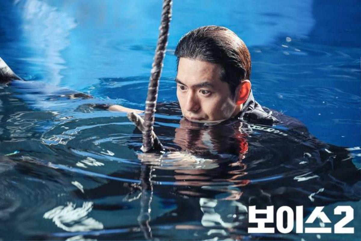 Ngộp thở 'cao thủ tình trường' Lee Jin Wook trong 'Voice 2' - Đã hiểu tại sao 'chị đại' Gong Hyo Jin, Choi Ji Woo bị đổ gục Ảnh 32