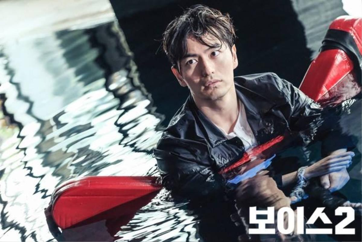 Ngộp thở 'cao thủ tình trường' Lee Jin Wook trong 'Voice 2' - Đã hiểu tại sao 'chị đại' Gong Hyo Jin, Choi Ji Woo bị đổ gục Ảnh 31