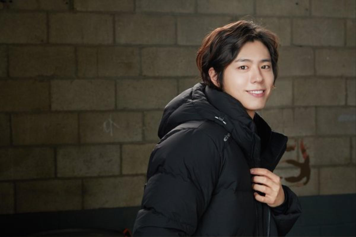 Ngất ngây trước hậu trường chụp ảnh thời trang mùa đông đáng yêu của Park Bo Gum trong ngày hè nóng nực Ảnh 1