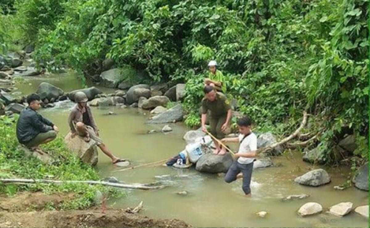 Phát hiện người đàn ông nằm chết bất thường giữa dòng suối Ảnh 1