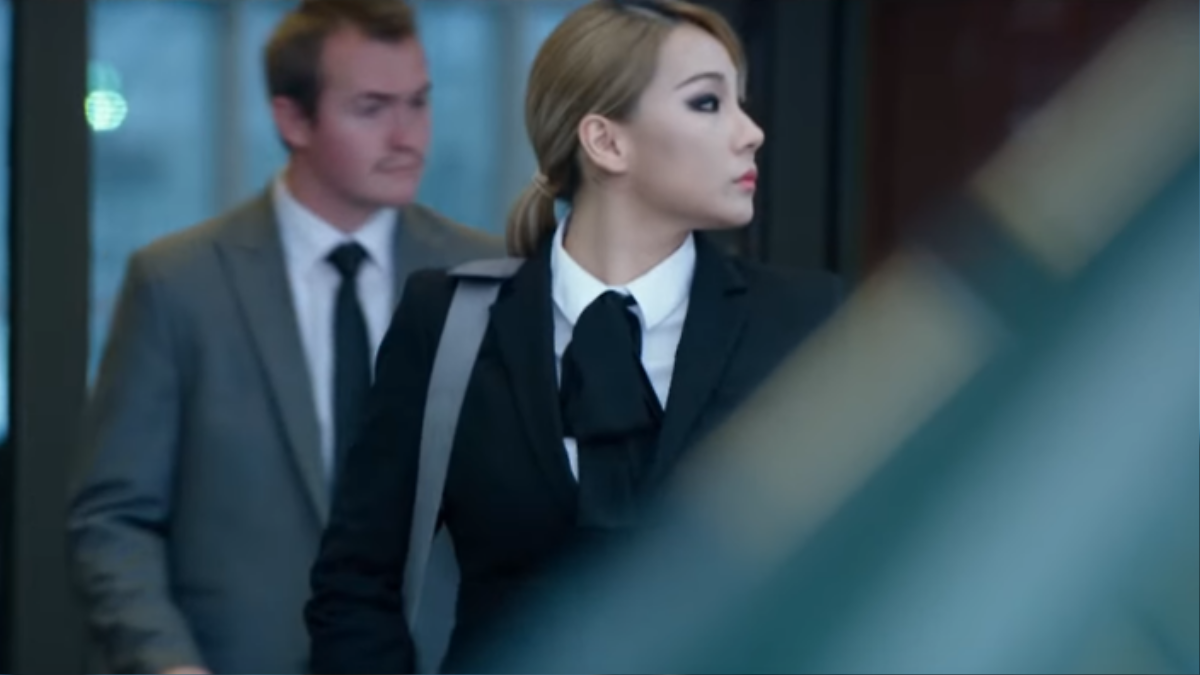 CL (2NE1) xuất hiện gợi cảm lạnh lùng trong trailer phim hành động của người hùng 'Transformer' Ảnh 4