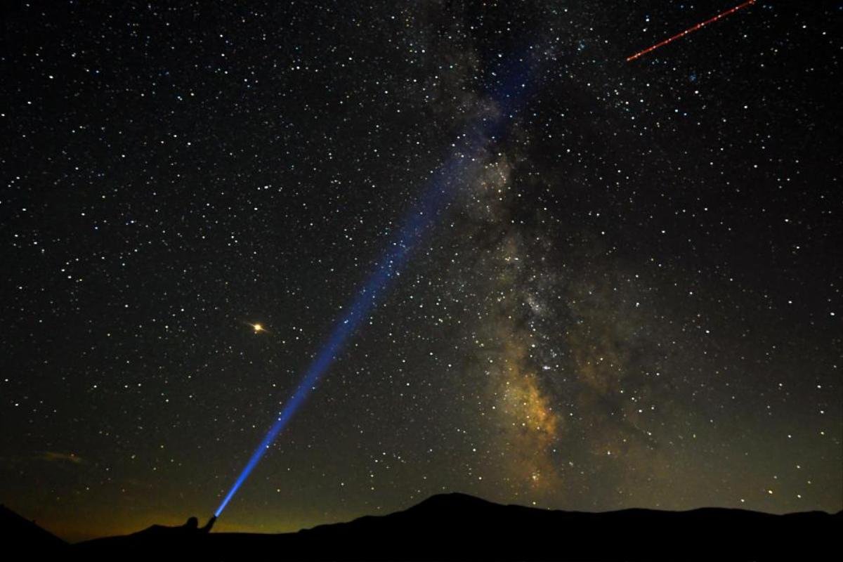 Mưa sao băng Perseid đẹp tuyệt vời trên bầu trời đêm Ảnh 10