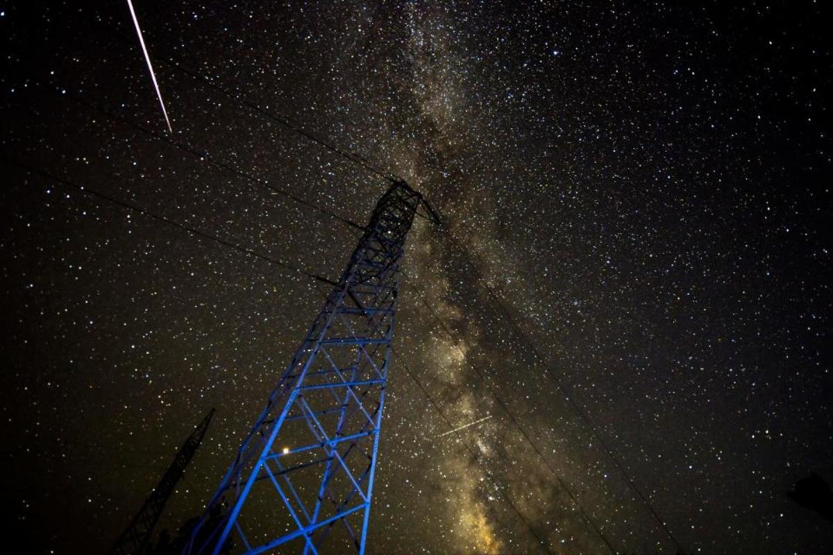 Mưa sao băng Perseid đẹp tuyệt vời trên bầu trời đêm Ảnh 3