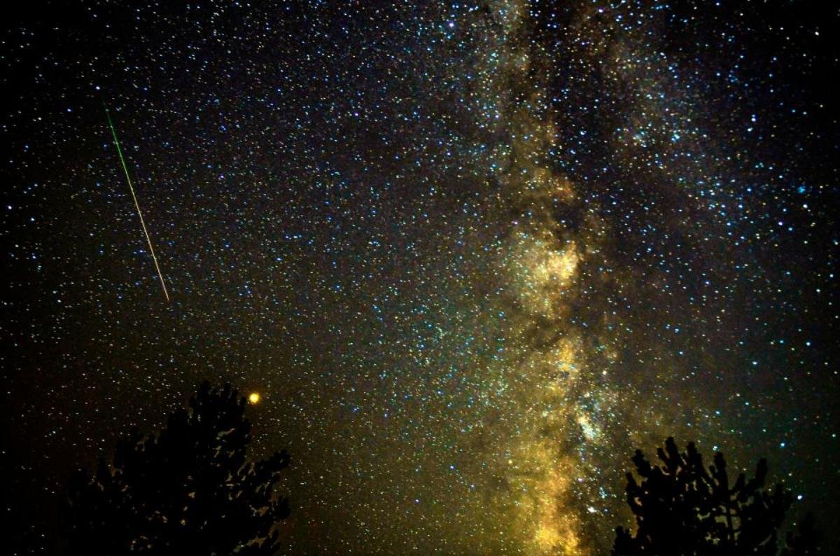 Mưa sao băng Perseid đẹp tuyệt vời trên bầu trời đêm Ảnh 4