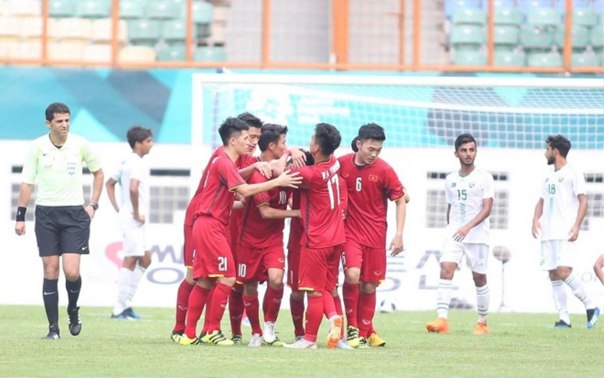 U23 Việt Nam-U23 Pakistan 3-0: Văn Quyết rực sáng, Công Phượng 2 lần sút hỏng penalty Ảnh 2