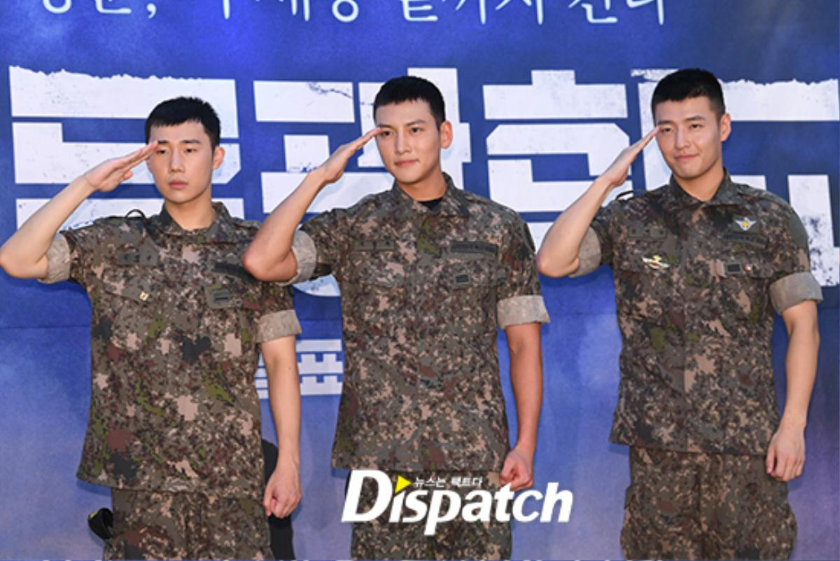 Diện trang phục quân đội, Ji Chang Wook - Kang Ha Neul và Sunggyu (Infinite) vẫn tỏa sáng tại buổi họp báo nhạc kịch Ảnh 1