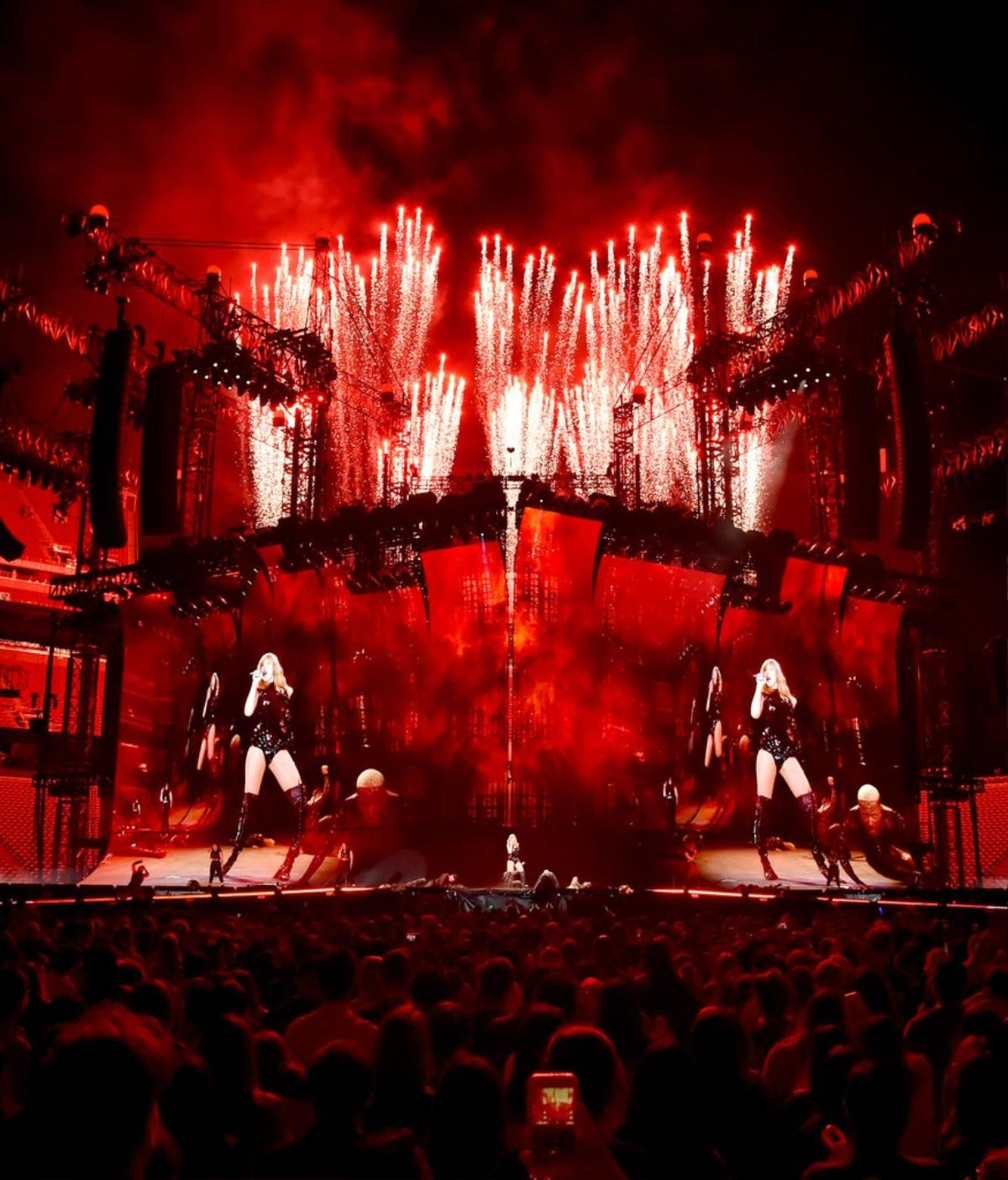 Dồn hết tiền gặp Taylor Swift tại Reputation Tour, Swifties… quên béng luôn vote giải cho nàng ư? Ảnh 2