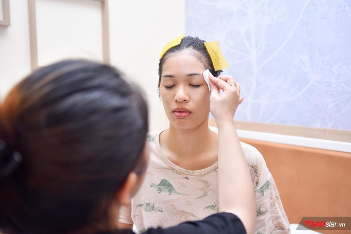 Siêu mẫu Việt Nam 2018: Không thể nhịn cười với cảnh thí sinh vừa ngủ vừa make-up Ảnh 5