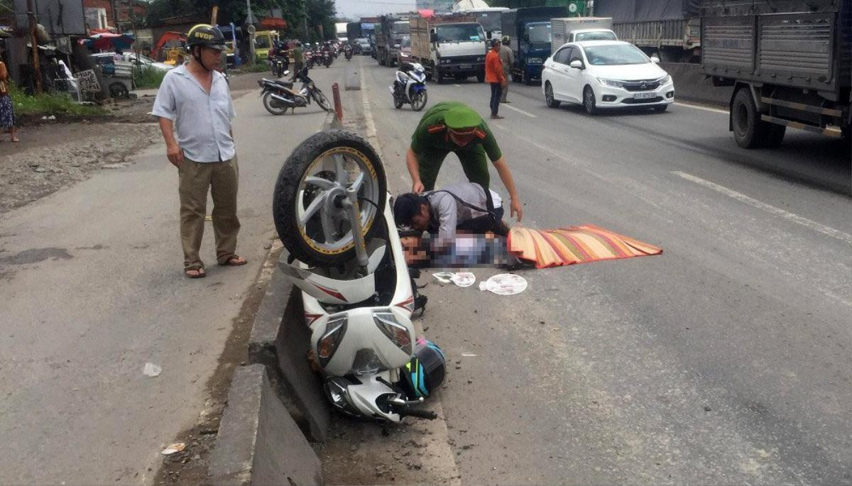 Chàng trai bật khóc nức nở, ngã quỵ trước thi thể người yêu sau va chạm với xe tải Ảnh 2