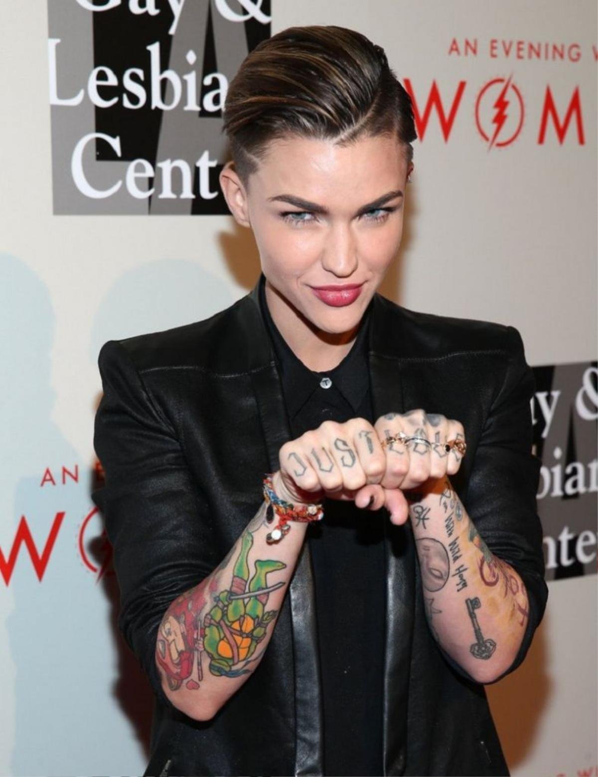 Ruby Rose: Hành trình từ tuổi thơ đầy bạo lực, loạn luân và nghèo khó tới nhân vật đồng tính nữ đầu tiên của Hollywood, Bảtwoman Ảnh 3