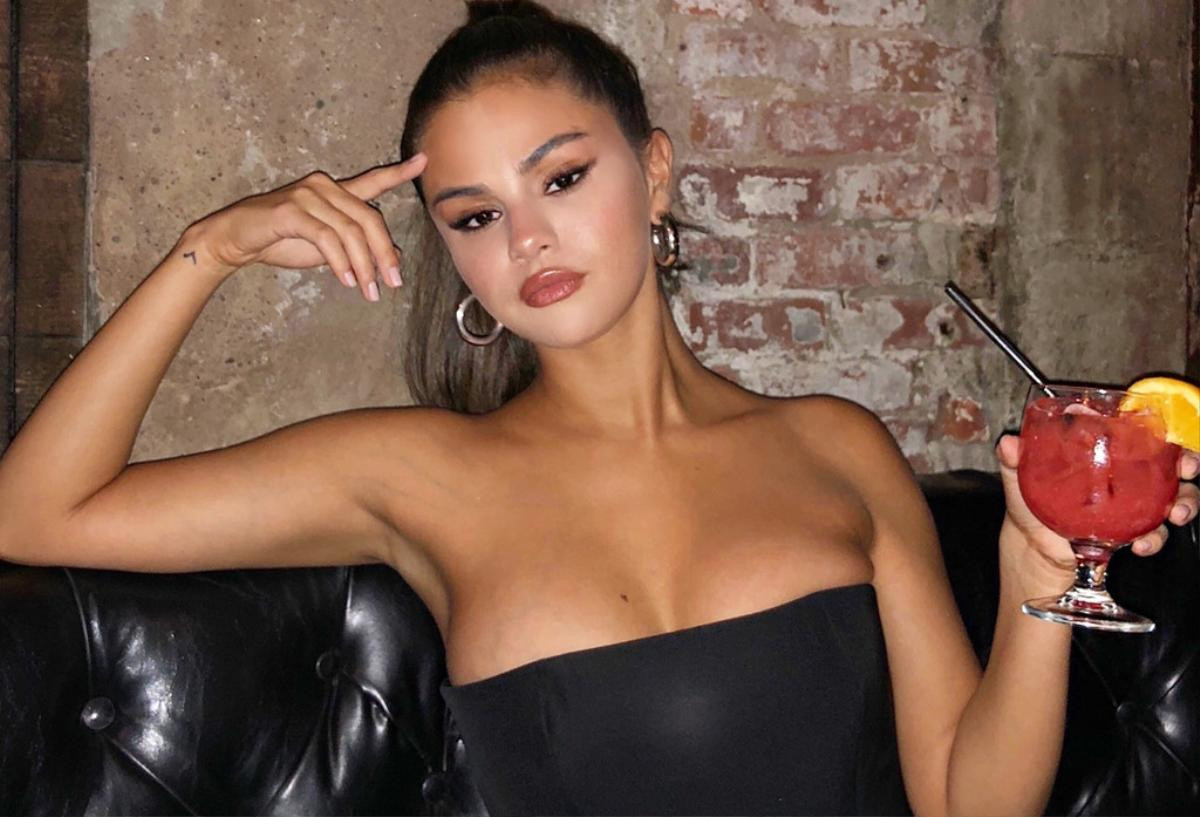 Tăng thêm vài kg với thân hình đẫy đà quyến rũ, Selena Gomez khiến fan đứng ngồi không yên Ảnh 1