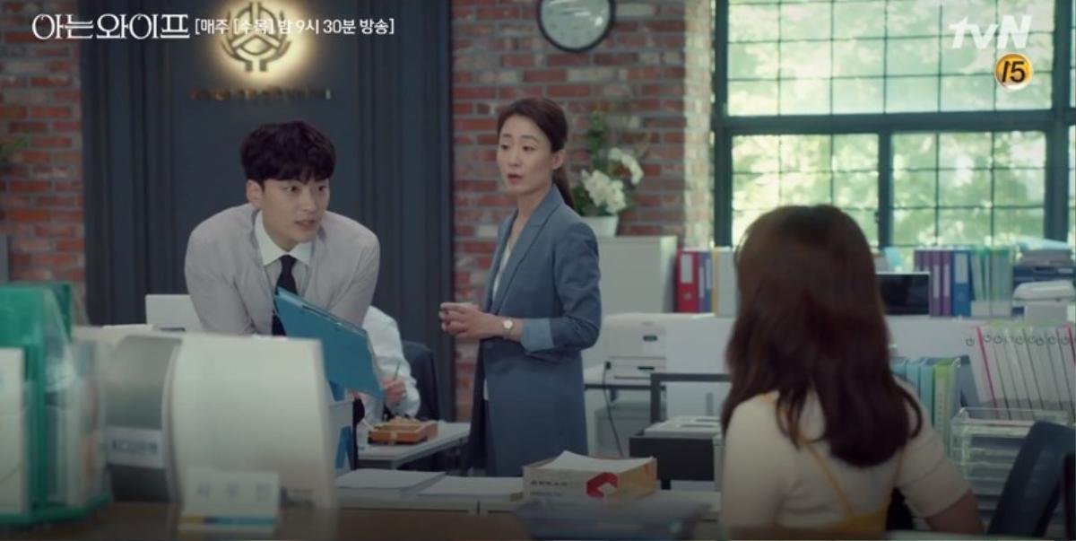 'Familiar Wife': Kang Han Na nhìn thấy Ji Sung và Han Ji Min thân mật bên nhau! Ảnh 8