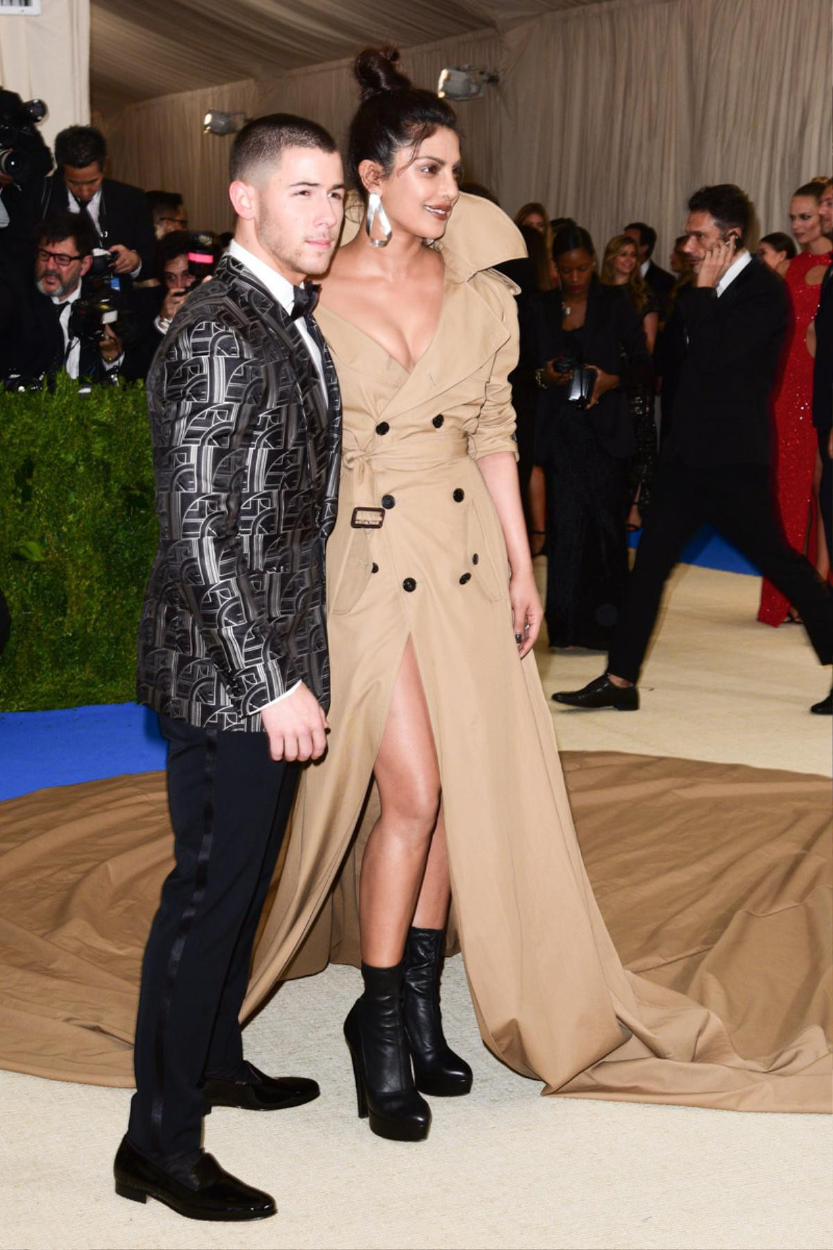 Nick Jonas đầu tư hơn 4 tỷ cho chiếc nhẫn đính hôn cùng hoa hậu Priyanka Chopra Ảnh 2