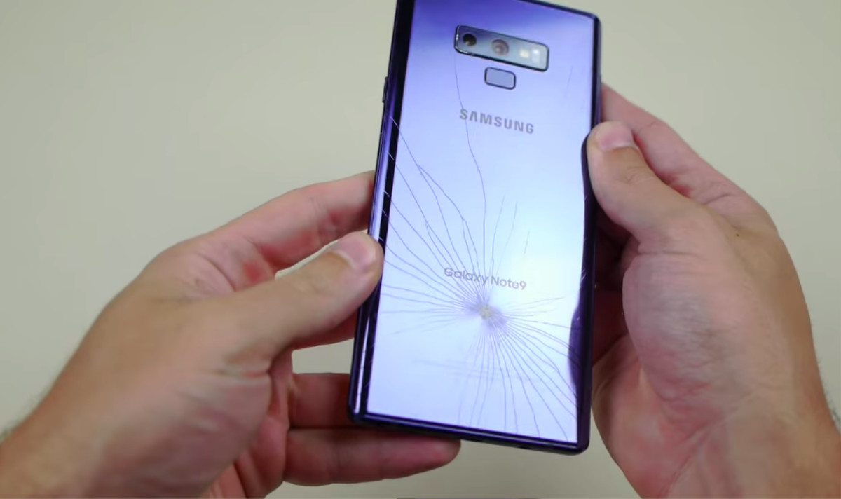 'Tra tấn' Samsung Galaxy Note9 bằng dao và búa cùng cái kết không quá bất ngờ Ảnh 1