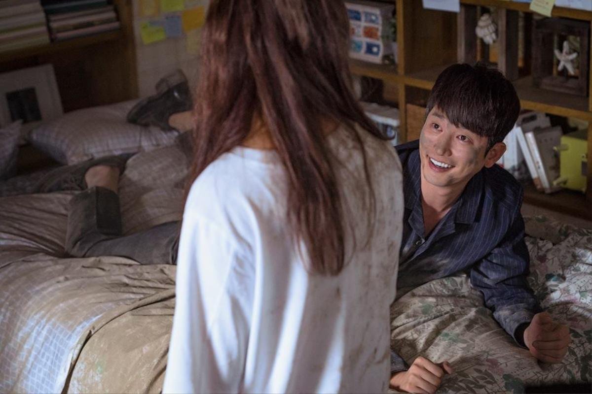 'Lovely Horribly': Hơn 8 tuổi, Lee Kikwang vẫn yêu 'noona' Song Ji Hyo - Park Shi Hoo bắt đầu xui tận mạng Ảnh 4