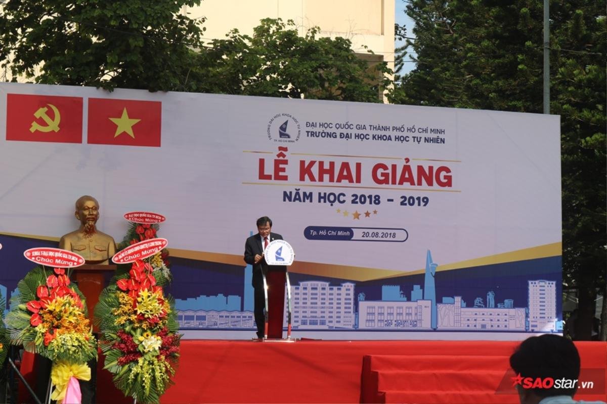 Thanh Duy Idol cùng sinh viên ĐH Khoa học Tự nhiên TP.HCM cháy hết mình trong lễ chào đón năm học mới Ảnh 1