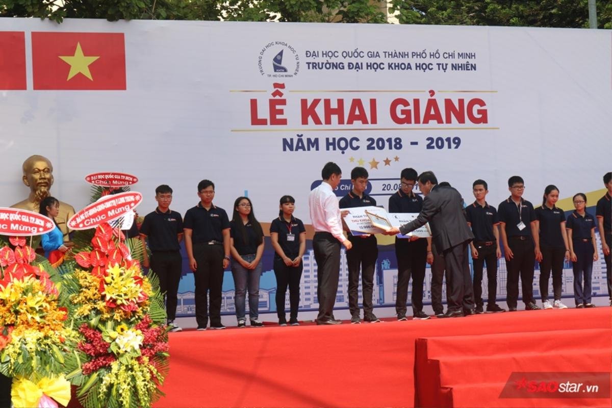 Thanh Duy Idol cùng sinh viên ĐH Khoa học Tự nhiên TP.HCM cháy hết mình trong lễ chào đón năm học mới Ảnh 2