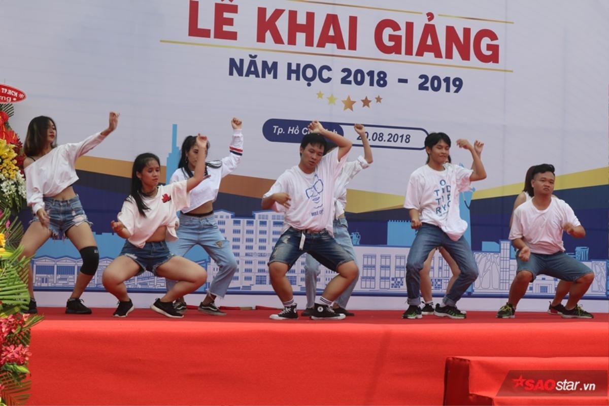 Thanh Duy Idol cùng sinh viên ĐH Khoa học Tự nhiên TP.HCM cháy hết mình trong lễ chào đón năm học mới Ảnh 4