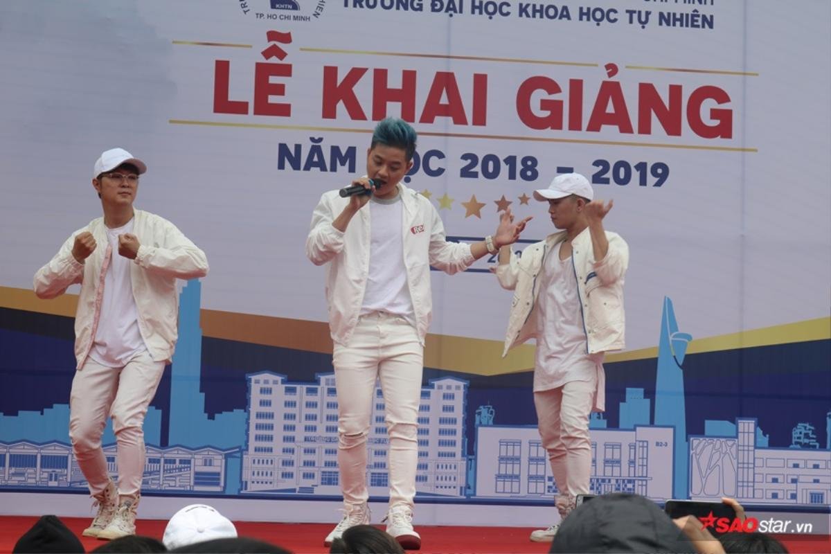 Thanh Duy Idol cùng sinh viên ĐH Khoa học Tự nhiên TP.HCM cháy hết mình trong lễ chào đón năm học mới Ảnh 6