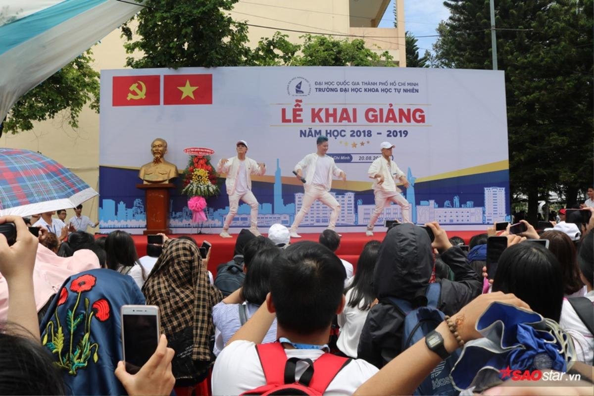 Thanh Duy Idol cùng sinh viên ĐH Khoa học Tự nhiên TP.HCM cháy hết mình trong lễ chào đón năm học mới Ảnh 8