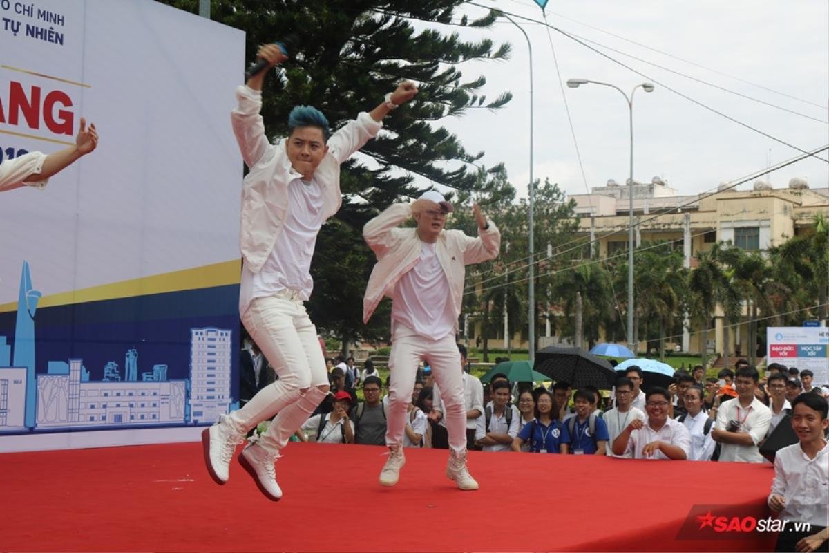 Thanh Duy Idol cùng sinh viên ĐH Khoa học Tự nhiên TP.HCM cháy hết mình trong lễ chào đón năm học mới Ảnh 7