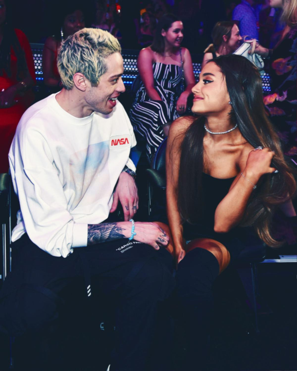 Hội FA chớ nên xem MTV VMAs 2018 để khỏi phải ghen tị trước cặp đôi Ariana Grande và Pete Davidson nhé! Ảnh 7