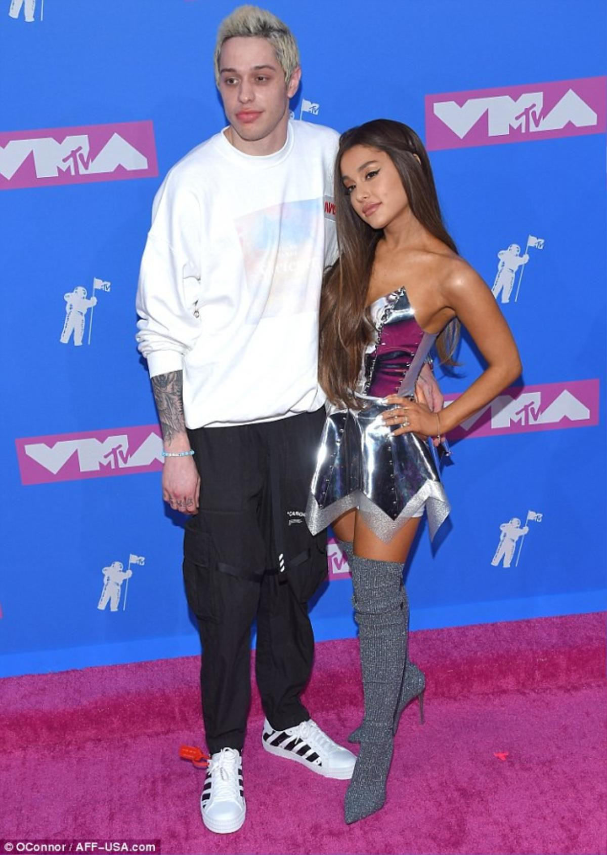 Hội FA chớ nên xem MTV VMAs 2018 để khỏi phải ghen tị trước cặp đôi Ariana Grande và Pete Davidson nhé! Ảnh 4