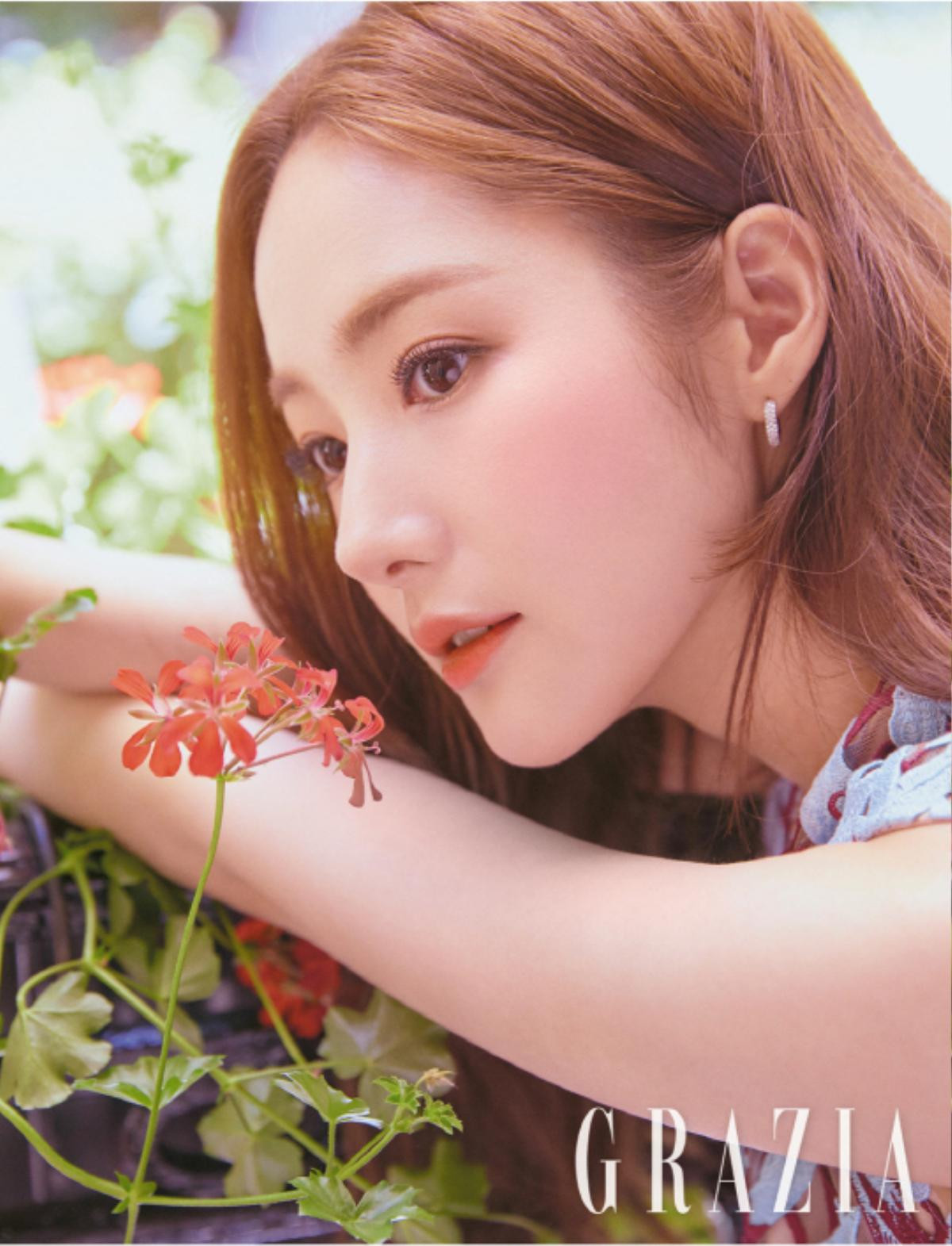 Đứng tim trước bộ ảnh 'đẹp hút hồn' của Park Min Young và bà xã Taeyang (BIGBANG) - Min Hyo Rin Ảnh 2