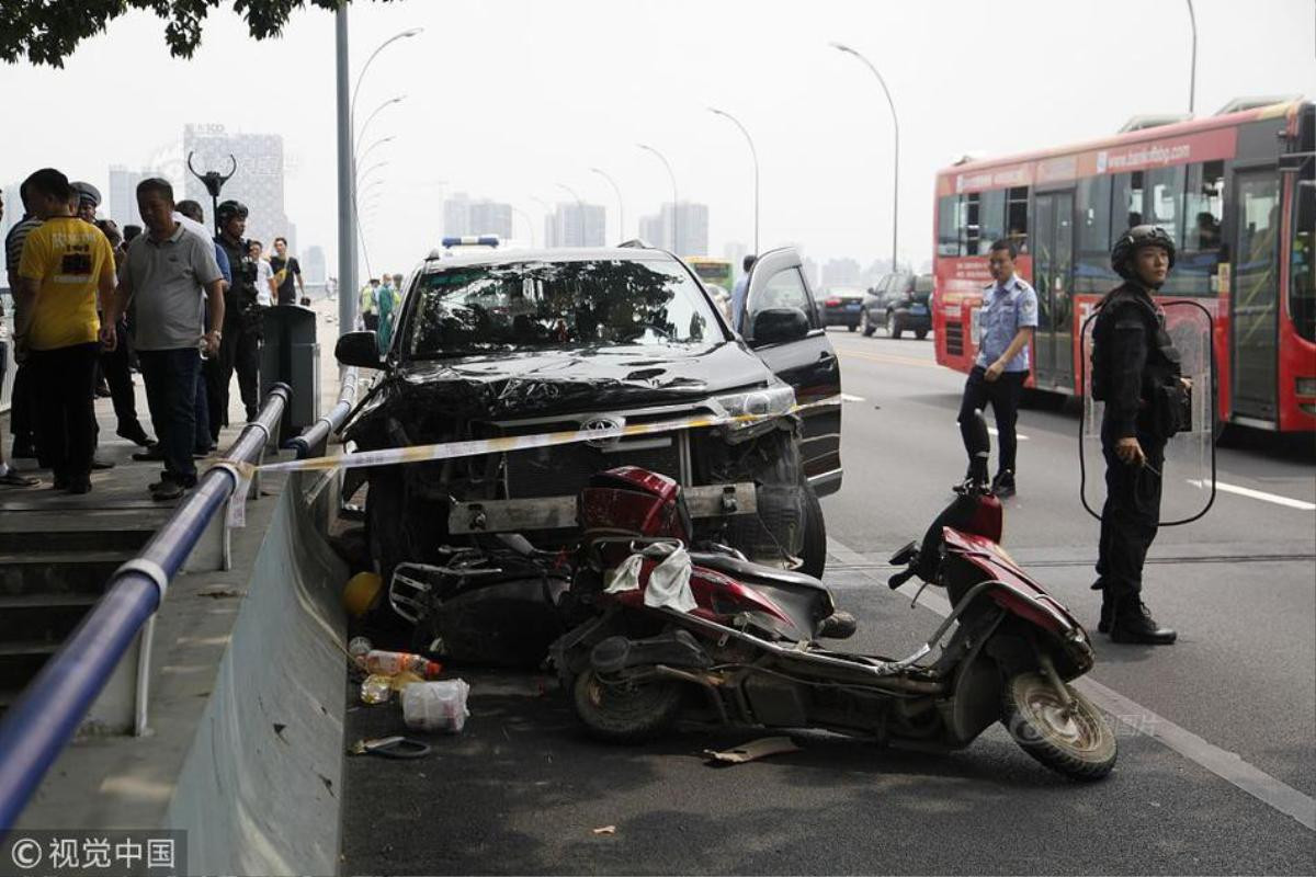 Tài xế xe điên Trung Quốc đâm chết 6 người, làm bị thương 12 người do mâu thuẫn tình cảm Ảnh 5