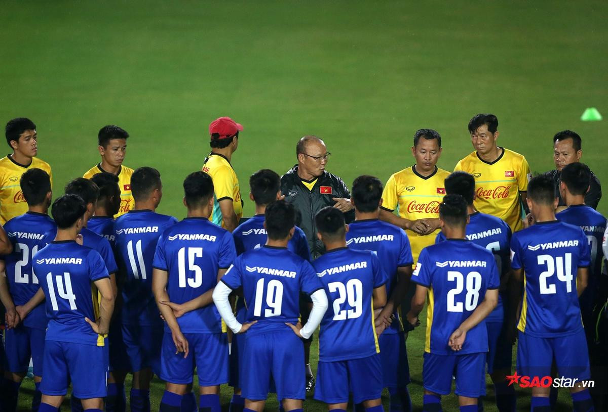 U23 Việt Nam - U23 Bahrain: Đình Trọng chấn thương, thầy Park làm điều kỳ lạ! Ảnh 3