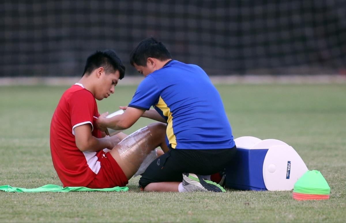 U23 Việt Nam - U23 Bahrain: Đình Trọng chấn thương, thầy Park làm điều kỳ lạ! Ảnh 2