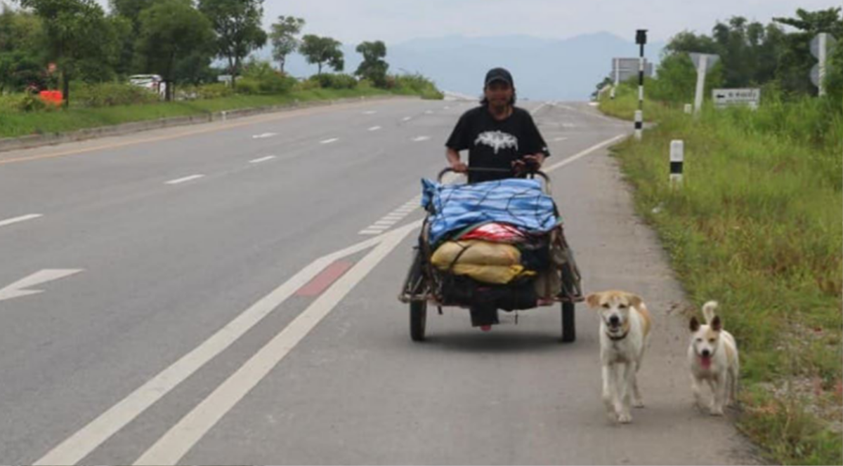 Người đàn ông đi bộ hơn 1.500 km trong một năm rưỡi để rải tro cốt bạn gái Ảnh 1