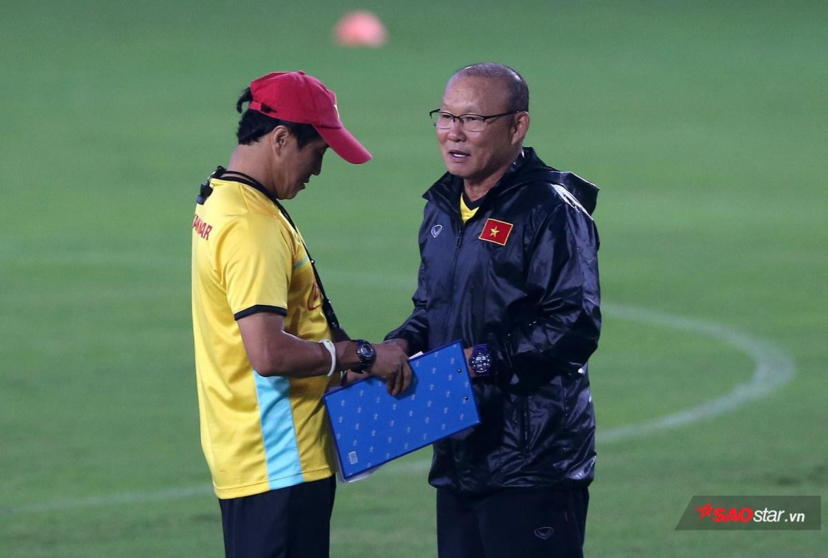 TRỰC TIẾP U23 Việt Nam - U23 Bahrain 1-0: Công Phượng ghi bàn thắng lịch sử! Ảnh 5