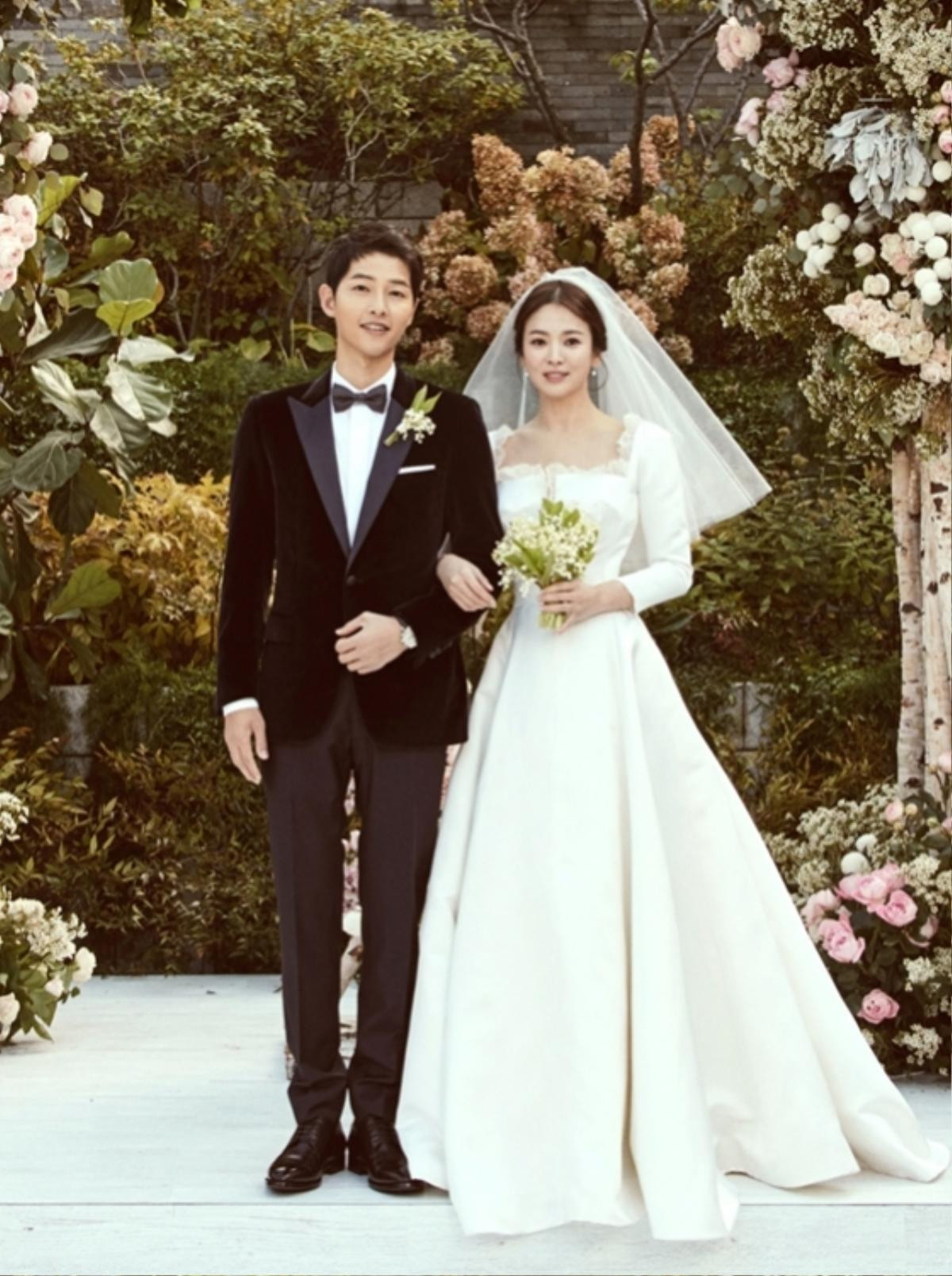 Song Joong Ki bật mí không bao giờ hết yêu Song Hye Kyo: 'Dù đã kết hôn nhưng chúng tôi cứ như đang hẹn hò' Ảnh 2