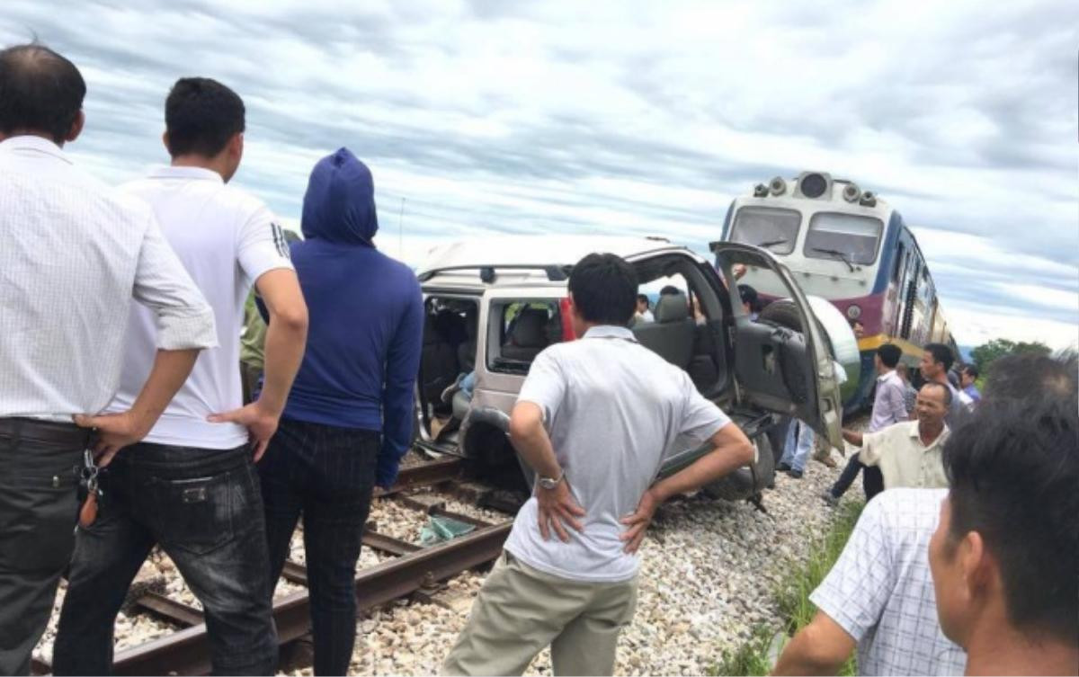 Vụ tàu hỏa tông 4 người thương vong: Tài xế ô tô 7 chỗ tiên lượng rất nguy kịch Ảnh 1