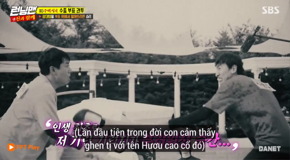 Running Man tập 415: Haha bị thần chết gõ cửa lúc đi vệ sinh, Kwang Soo đắm đuối hôn… Jong Kook Ảnh 30