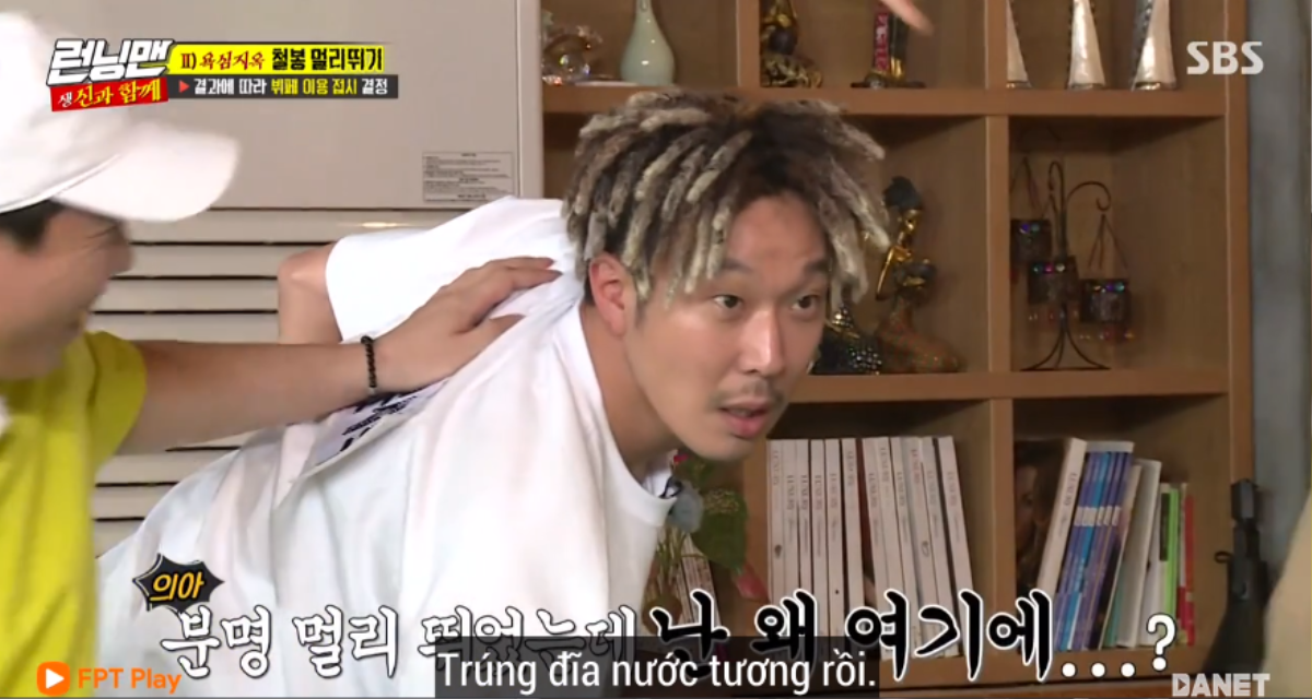 Running Man tập 415: Haha bị thần chết gõ cửa lúc đi vệ sinh, Kwang Soo đắm đuối hôn… Jong Kook Ảnh 23