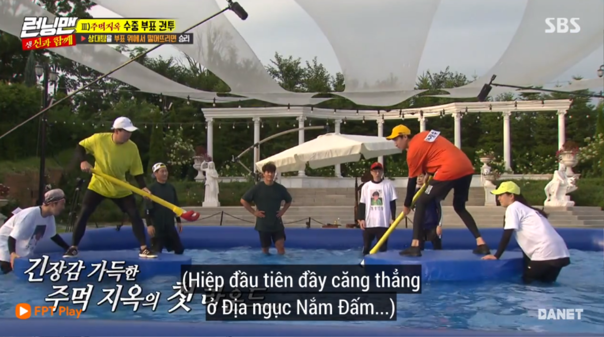 Running Man tập 415: Haha bị thần chết gõ cửa lúc đi vệ sinh, Kwang Soo đắm đuối hôn… Jong Kook Ảnh 29