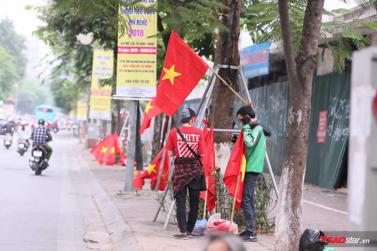 Cổ động viên vỡ òa hạnh phúc trước chiến thắng 1 - 0 của Văn Toàn, Việt Nam tiến thẳng vào bán kết ASIAD 2018 Ảnh 19