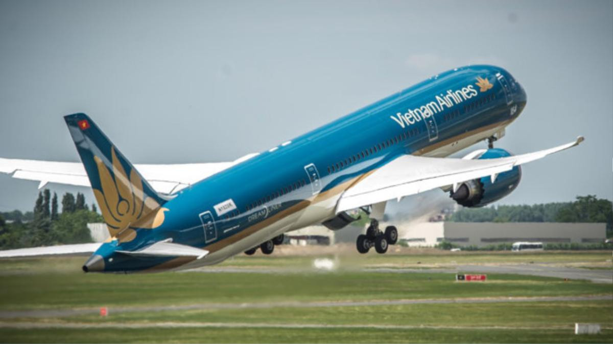 Vietnam Airlines tăng chuyến đến Jakarta phục vụ người hâm mộ cổ vũ Olympic Việt Nam tại vòng Bán kết ASIAD 2018 Ảnh 1