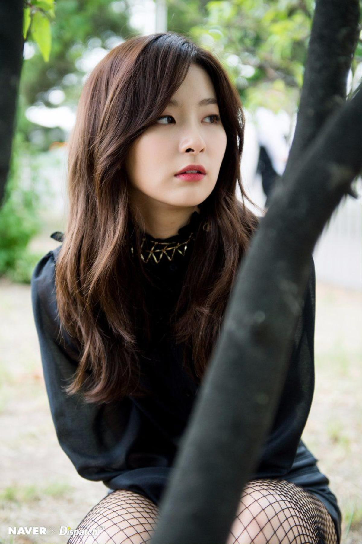 Seulgi (Red Velvet) và thời trang đen kinh điển: Vẻ quyến rũ bùng nổ không thể chối từ Ảnh 18