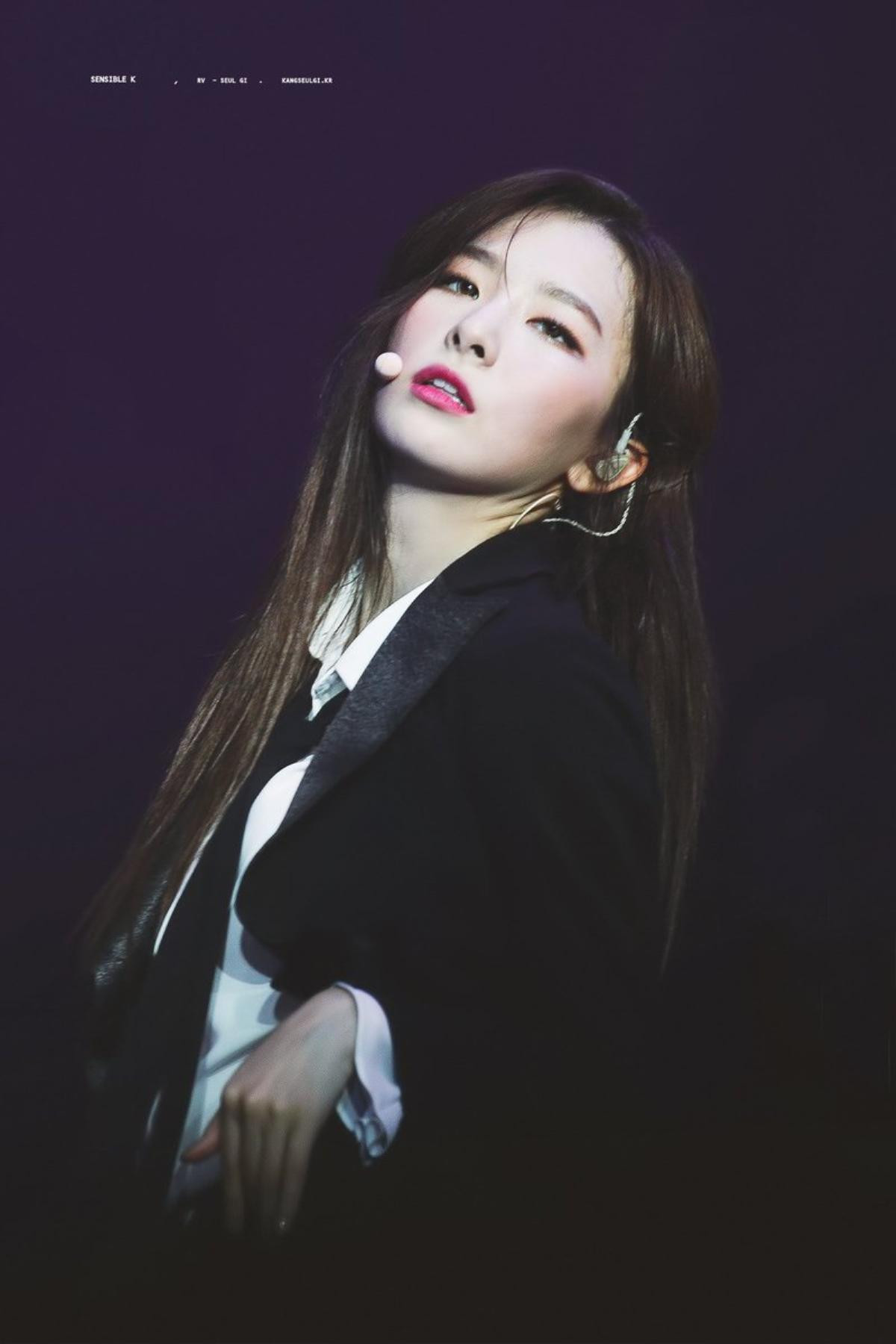 Seulgi (Red Velvet) và thời trang đen kinh điển: Vẻ quyến rũ bùng nổ không thể chối từ Ảnh 12